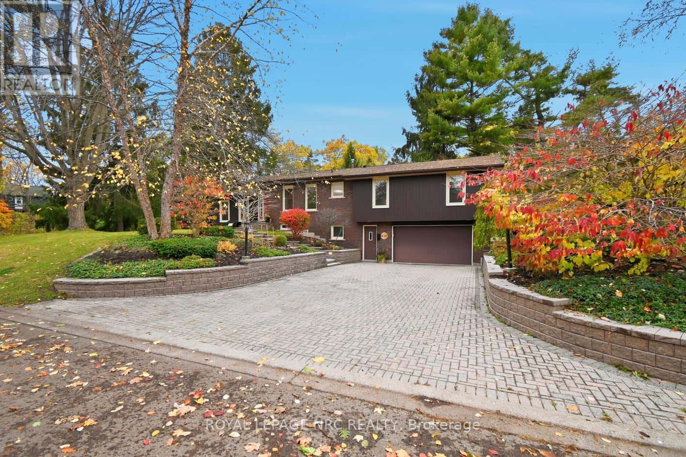 4 CEDAR STREET — Port Colborne (Sugarloaf) - Photo 2 of 49