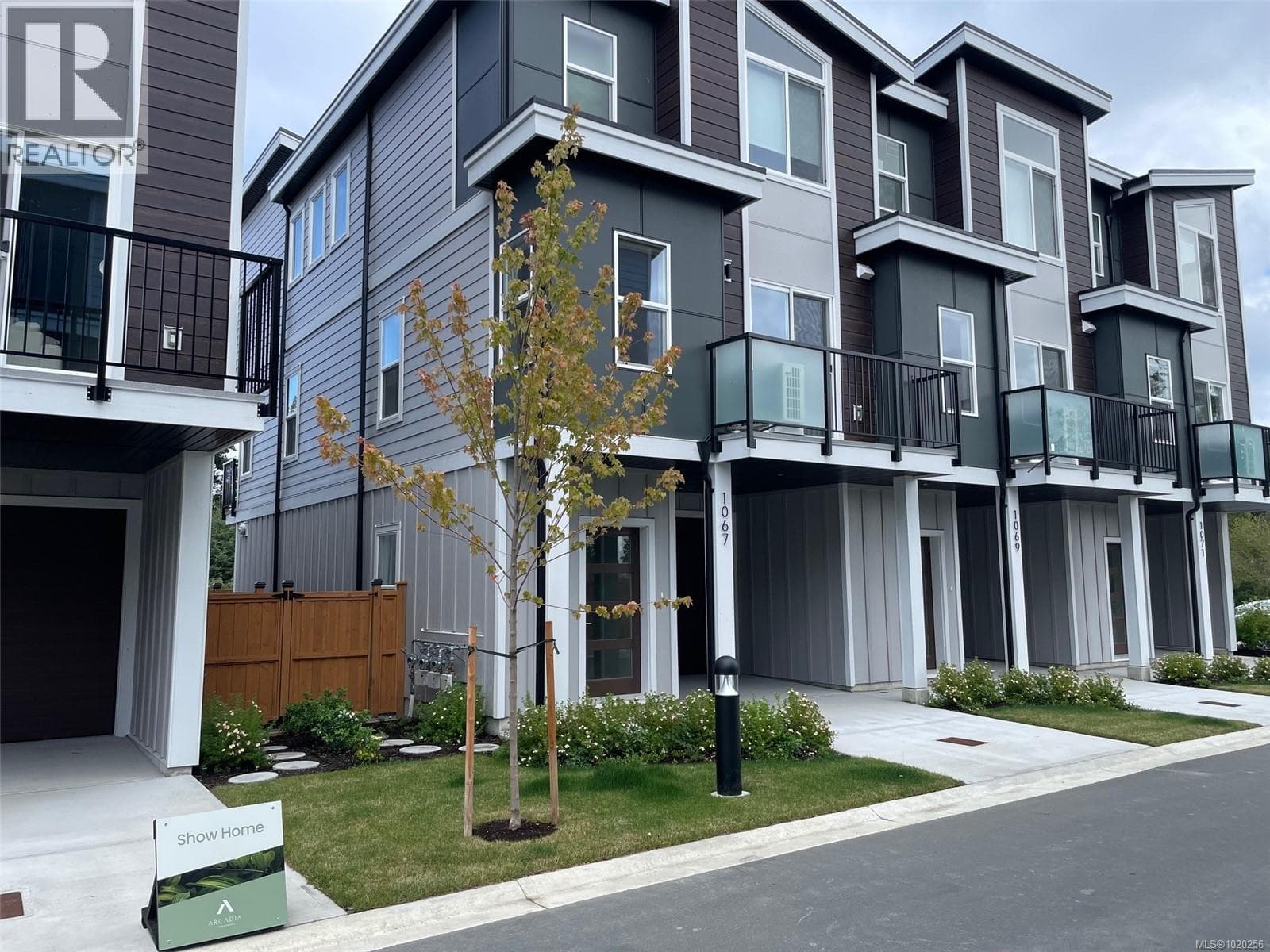 1209 Arcadiawood Crt — Langford - Main photo