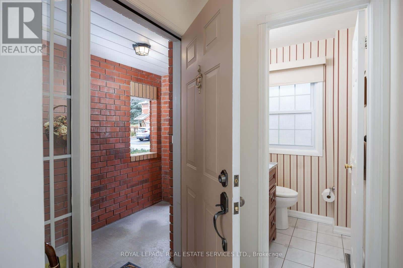 30 - 1415 HAZELTON BOULEVARD — Burlington (Tyandaga) - Photo 5 of 48