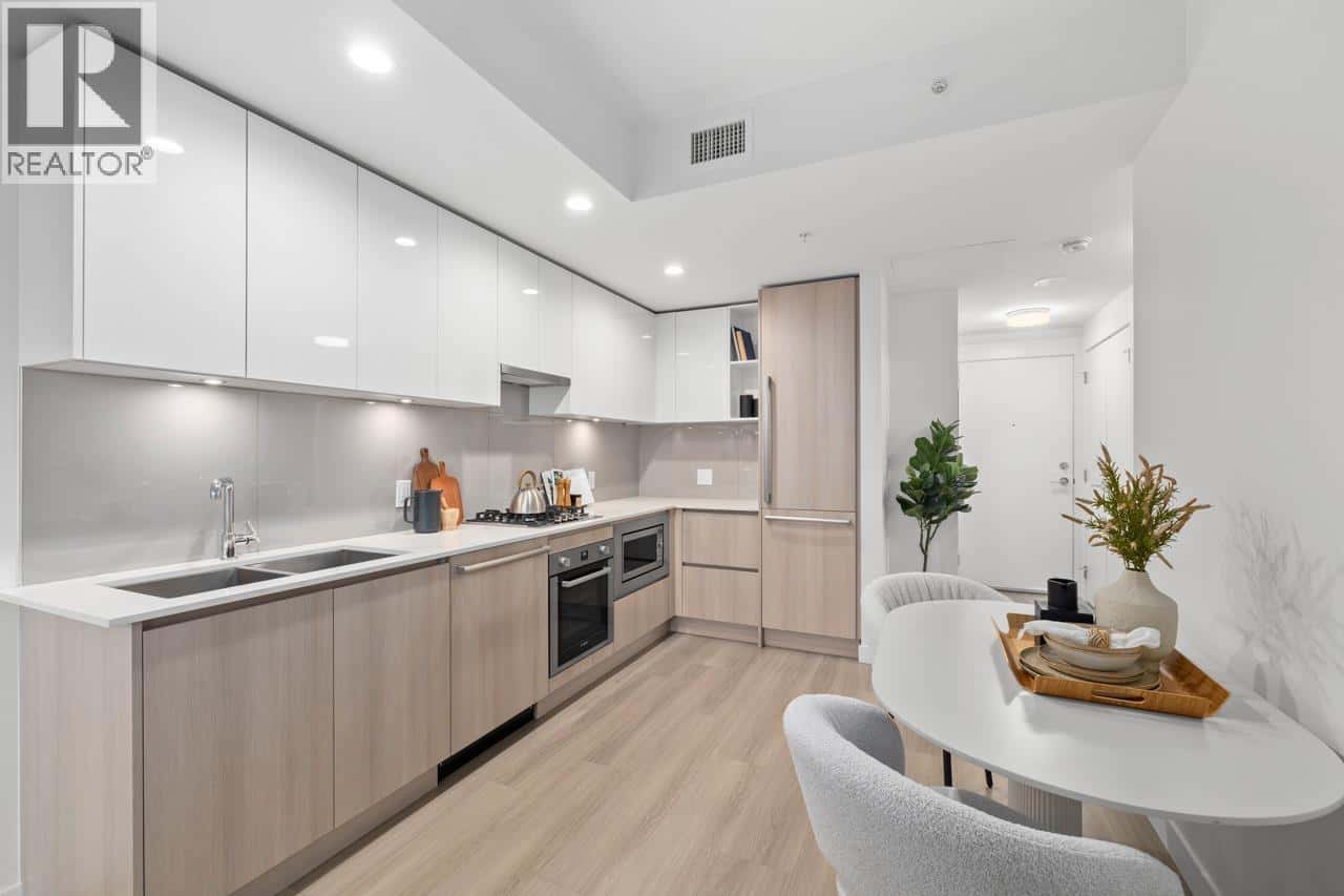 803 618 CARNARVON STREET — New Westminster - Photo 5 of 35