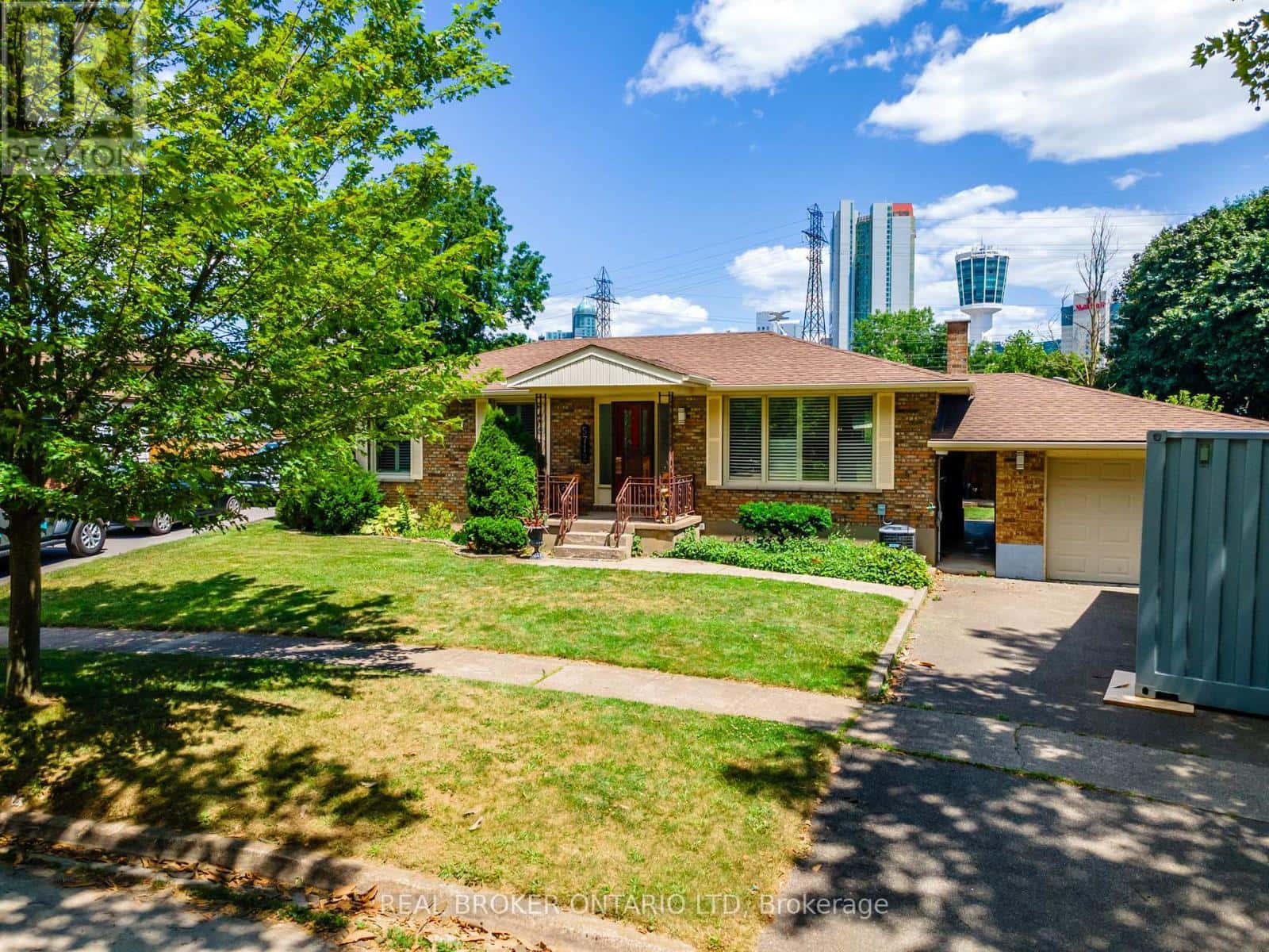 5712 SUNNYLEA CRESCENT — Niagara Falls (Arad/Fallsview) - Photo 2 of 36