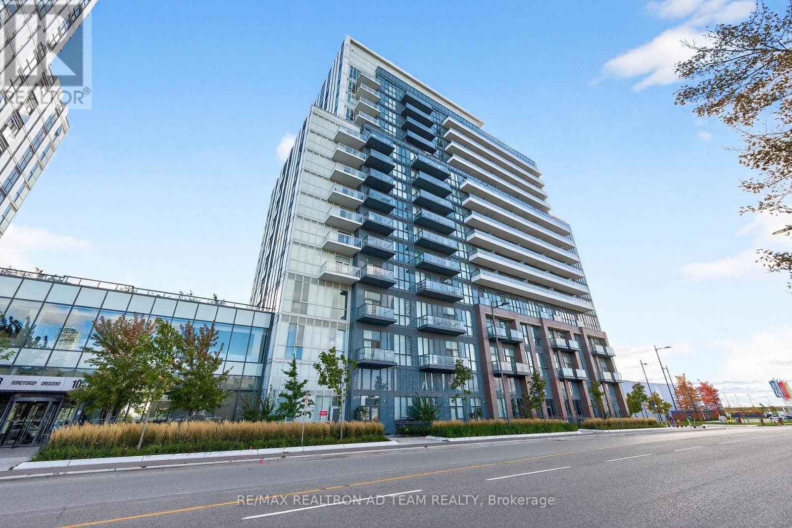 717 - 10 HONEYCRISP CRESCENT — Vaughan (Vaughan Corporate Centre) - Main photo
