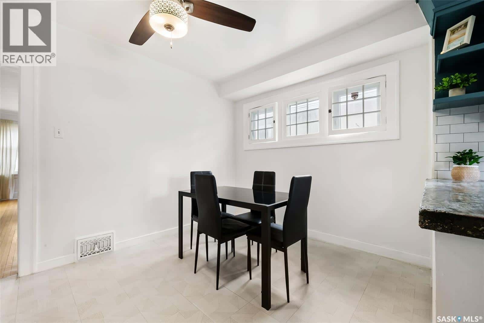 2314 Elphinstone STREET — Regina - Photo 4 of 27