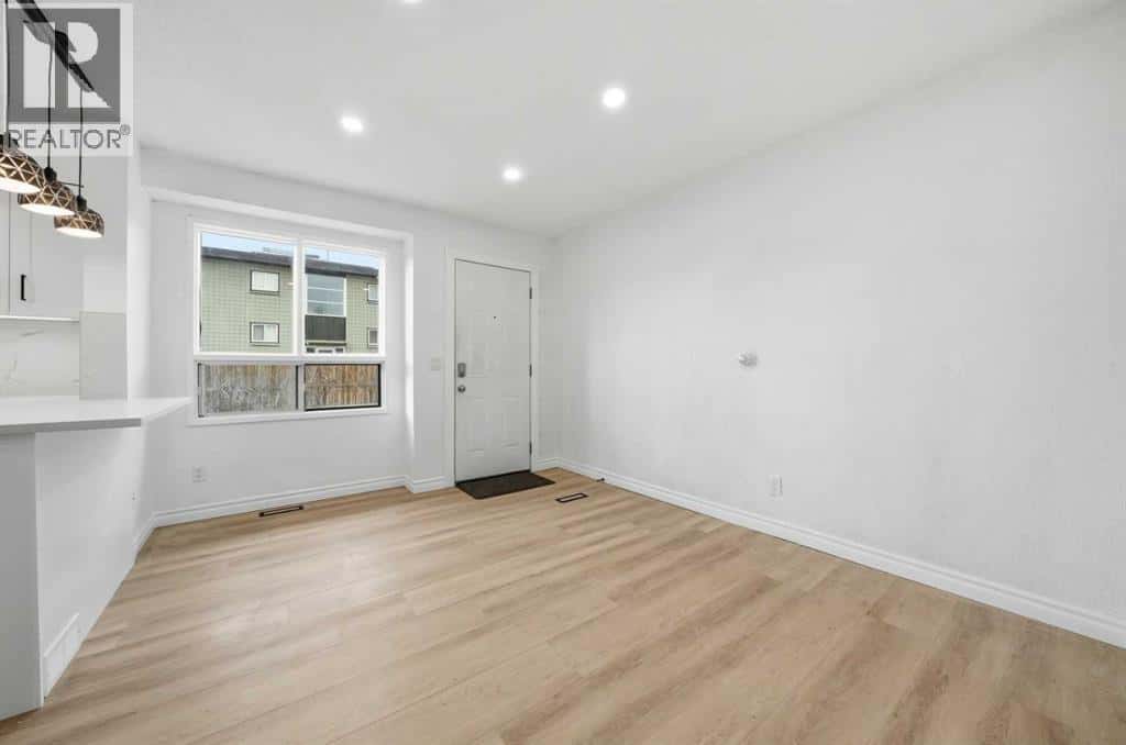 3, 2804 17 Avenue SW — Calgary - Photo 4 of 28