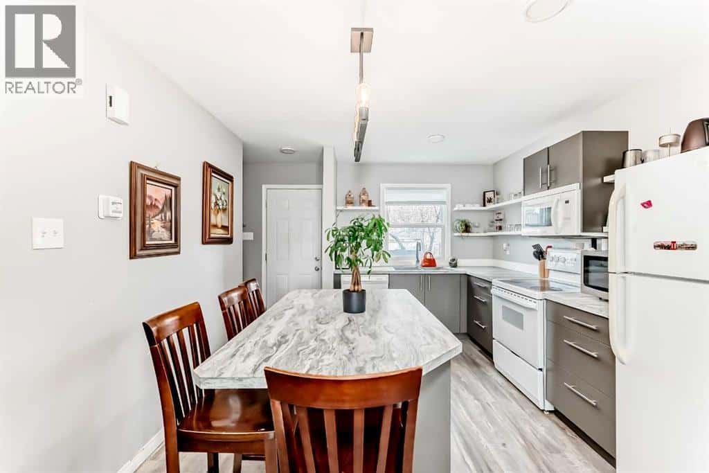 1419 Lakemount Boulevard S — Lethbridge - Photo 4 of 29