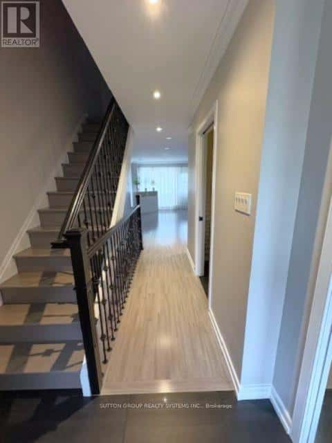 68 - 215 MISSISSAUGA VALLEY BOULEVARD — Mississauga (Mississauga Valleys) - Photo 2 of 34