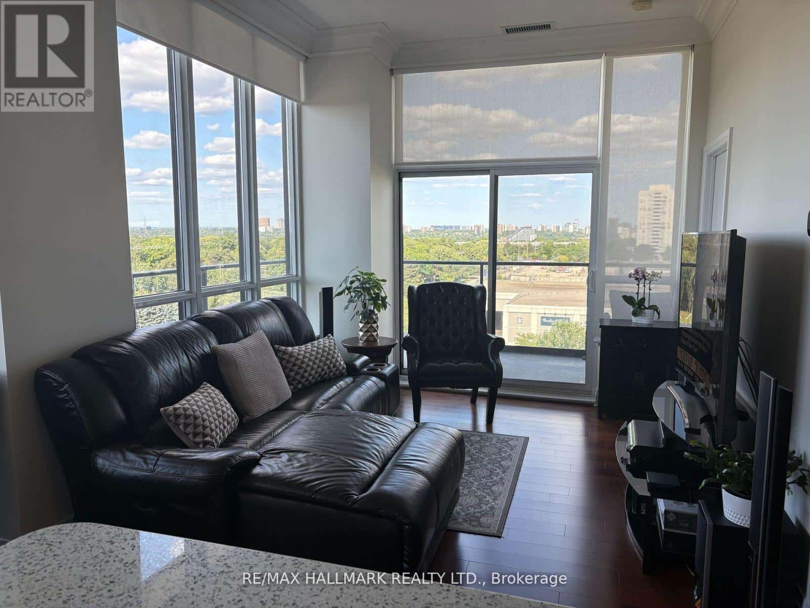 PH704 - 399 SPRING GARDEN AVENUE — Toronto (Willowdale East), Ontario - Photo 3 of 6