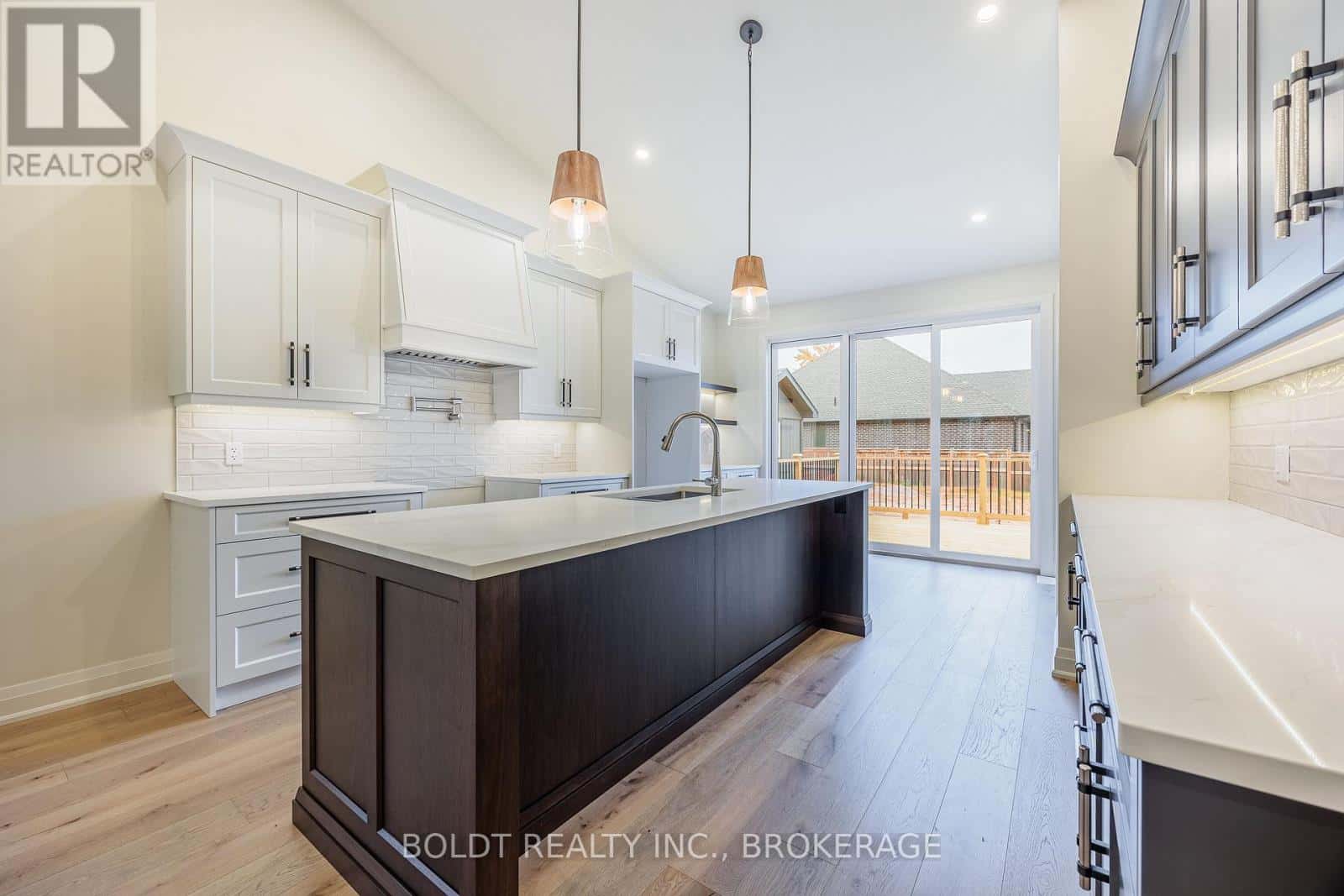 1051 PELHAM STREET — Pelham (Fonthill) - Photo 4 of 24