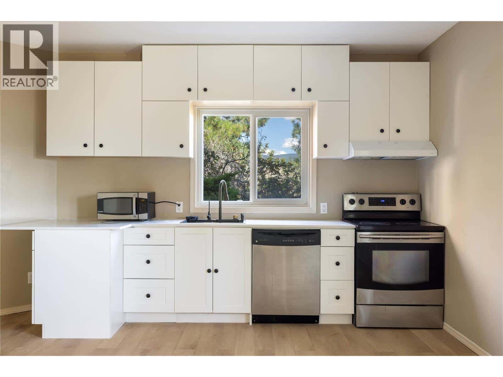 2391 Nahanni Court — Kelowna - Photo 2 of 25