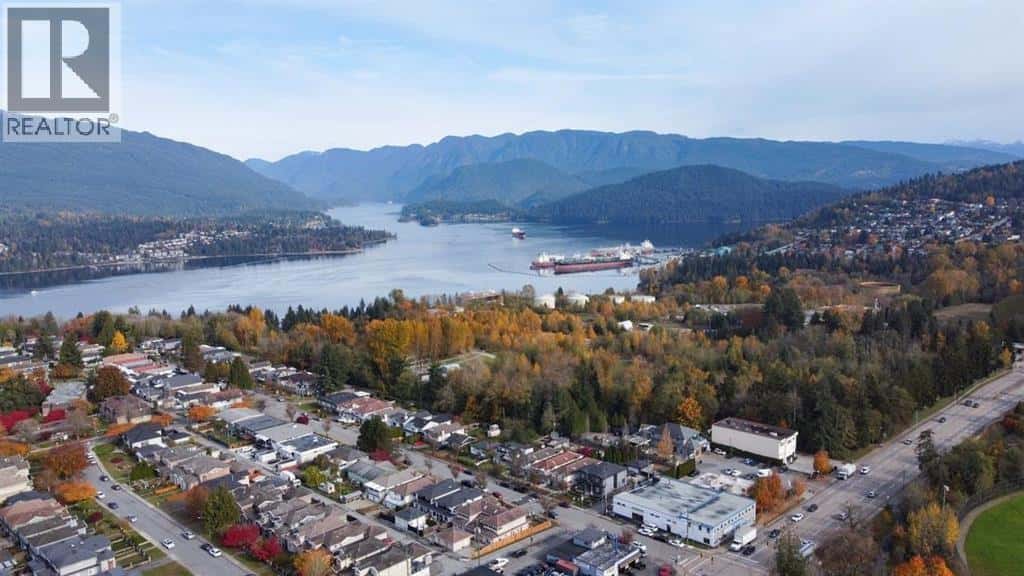 24 WARWICK AVENUE — Burnaby - Photo 3 of 7