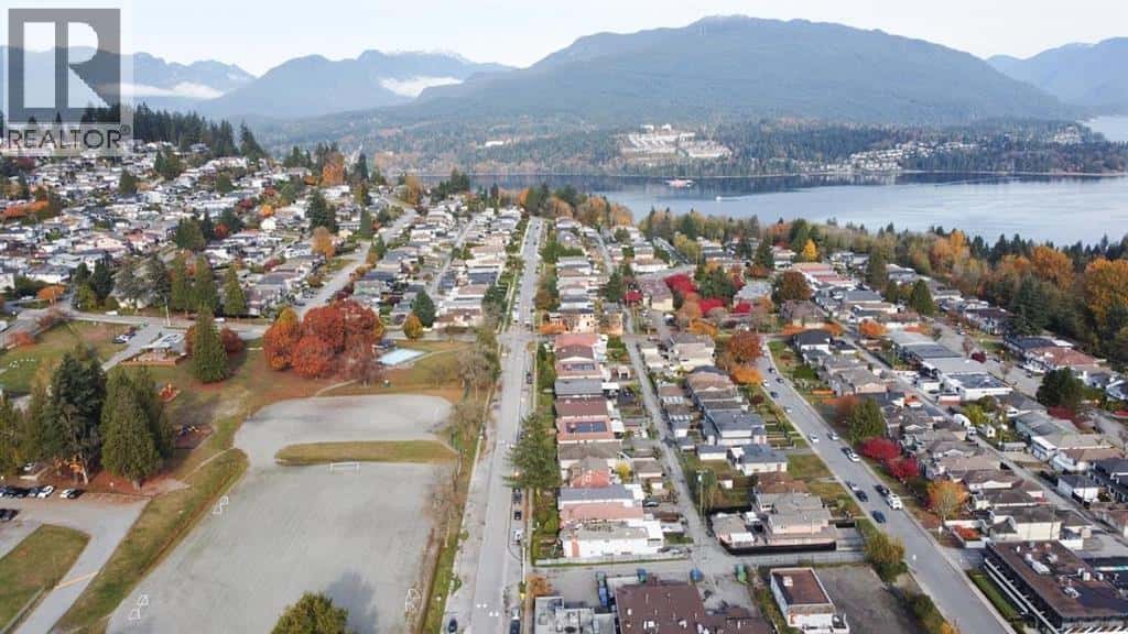 24 WARWICK AVENUE — Burnaby - Photo 4 of 7