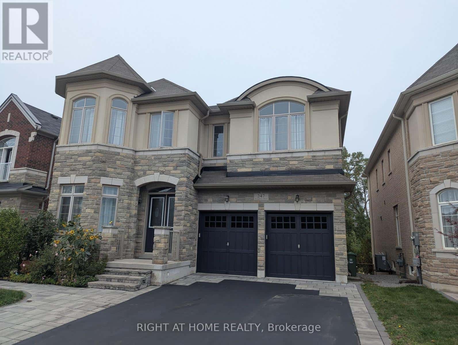 247 HUMPHREY STREET — Hamilton (Waterdown) - Photo 2 of 36