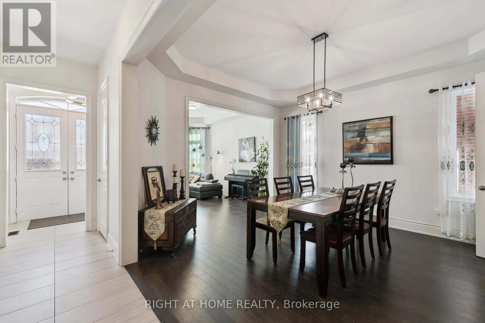 247 HUMPHREY STREET — Hamilton (Waterdown) - Photo 4 of 36