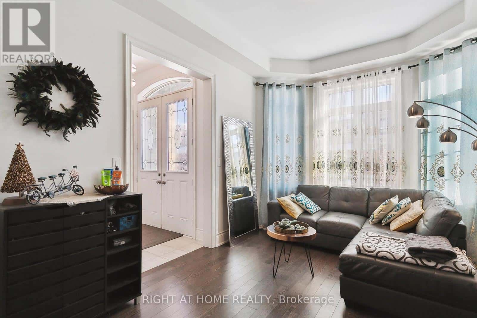 247 HUMPHREY STREET — Hamilton (Waterdown) - Photo 5 of 36