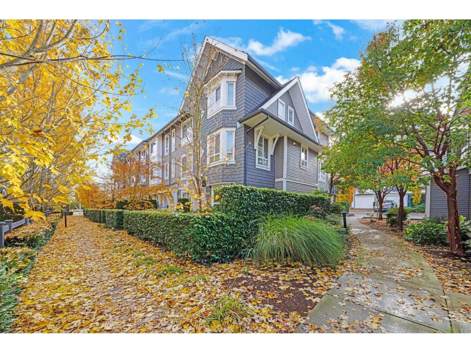 79 8438 207A STREET — Langley - Main photo