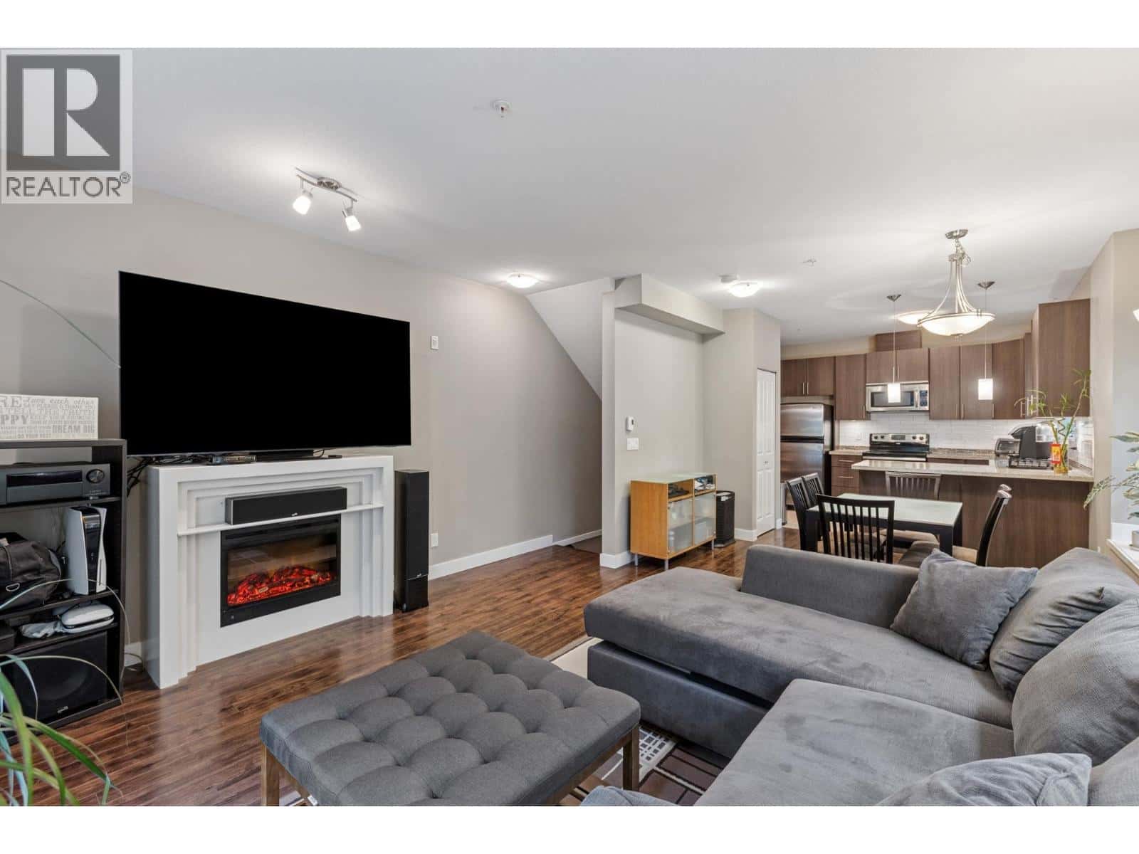 207 3888 NORFOLK STREET — Burnaby - Photo 4 of 19