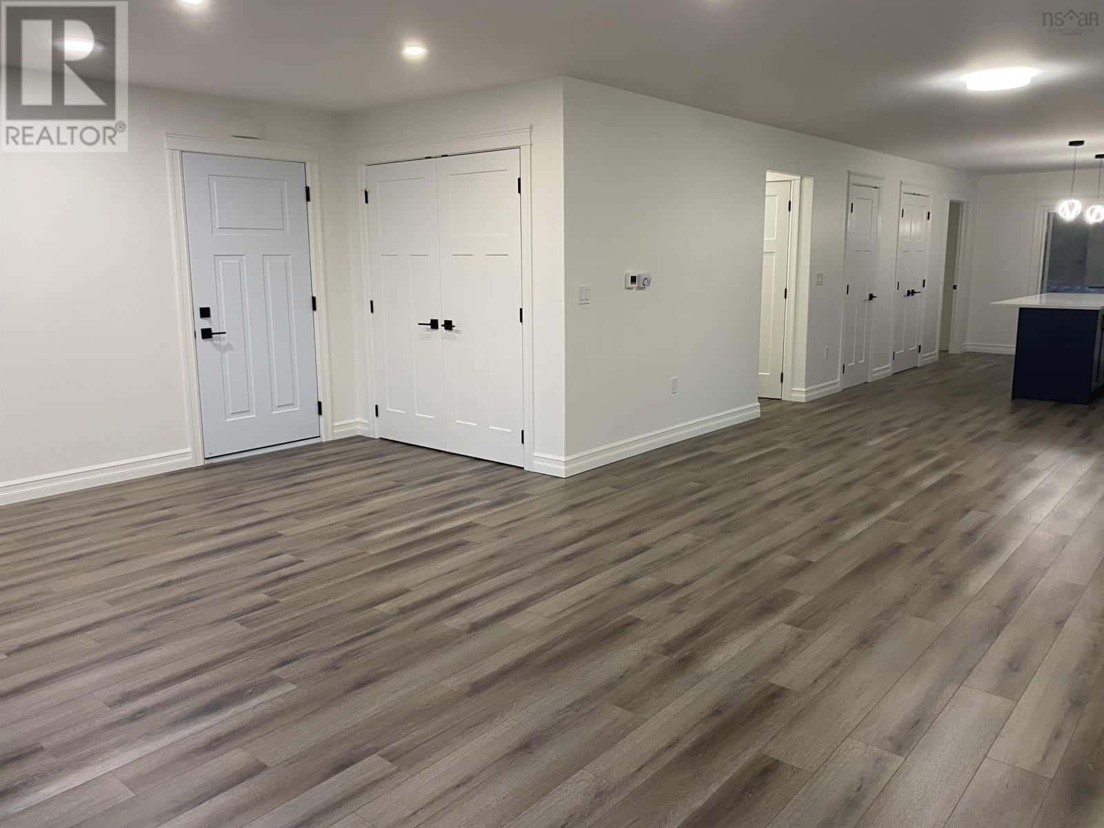 552 GLEN ALLAN Drive — Bridgewater - Photo 2 of 25