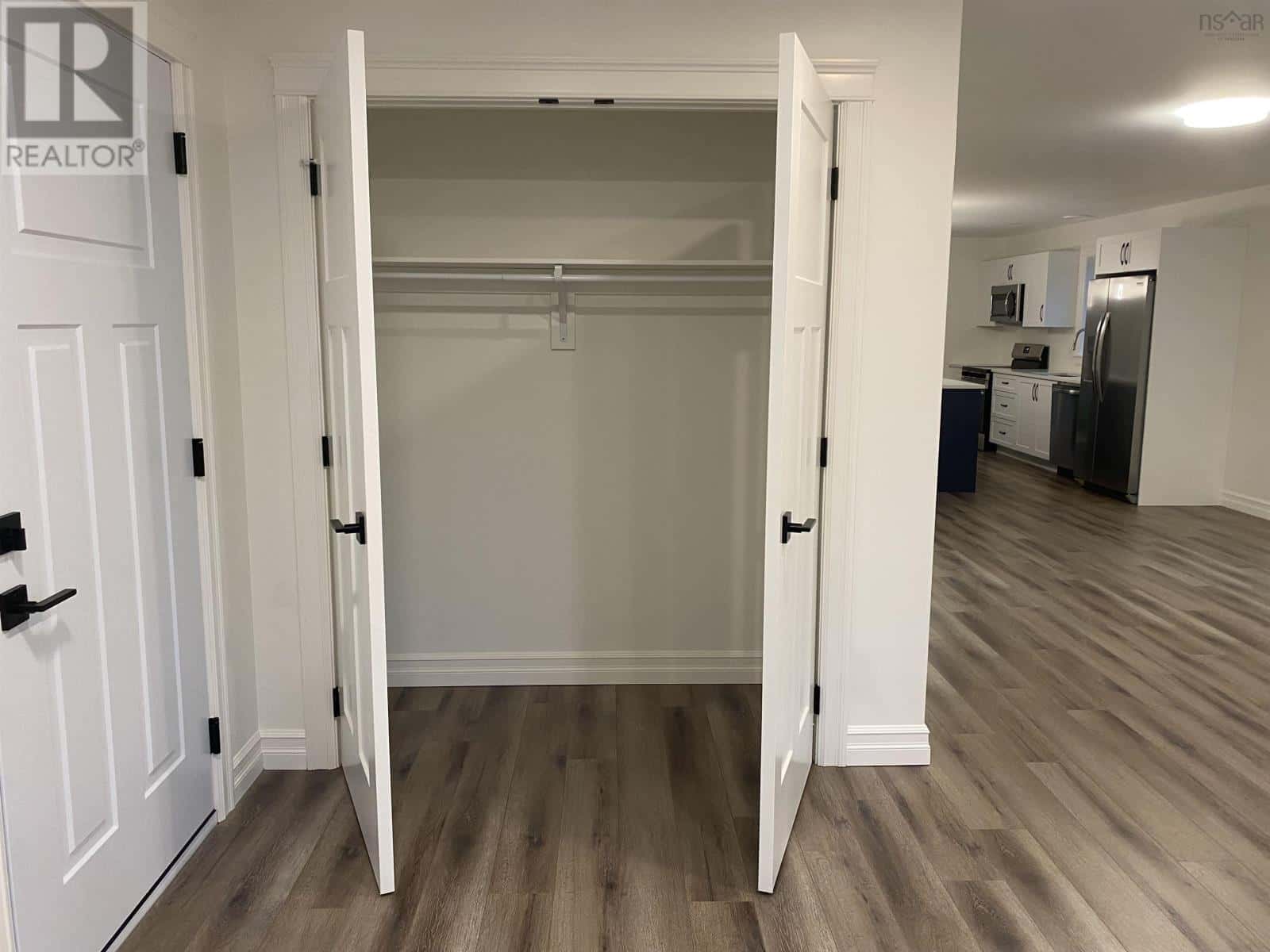 552 GLEN ALLAN Drive — Bridgewater - Photo 4 of 25