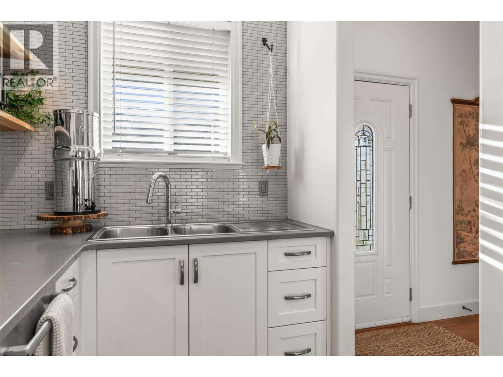 5101 19 Street Unit# 10 — Vernon - Photo 4 of 58