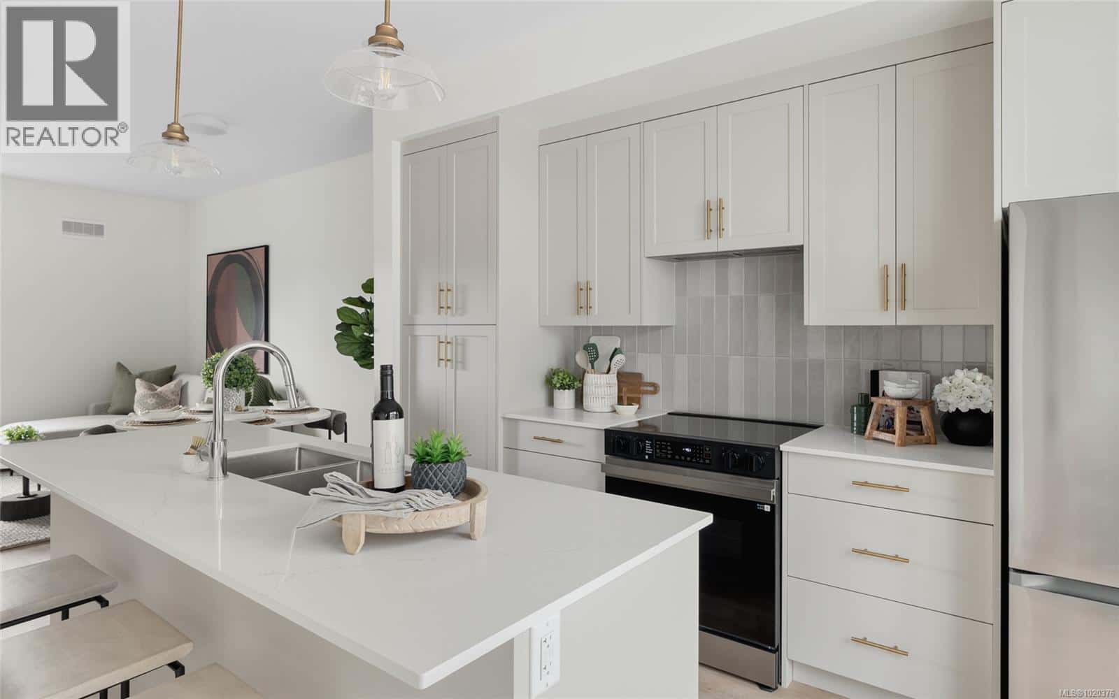 7 2538 Shelbourne St — Victoria - Photo 3 of 35