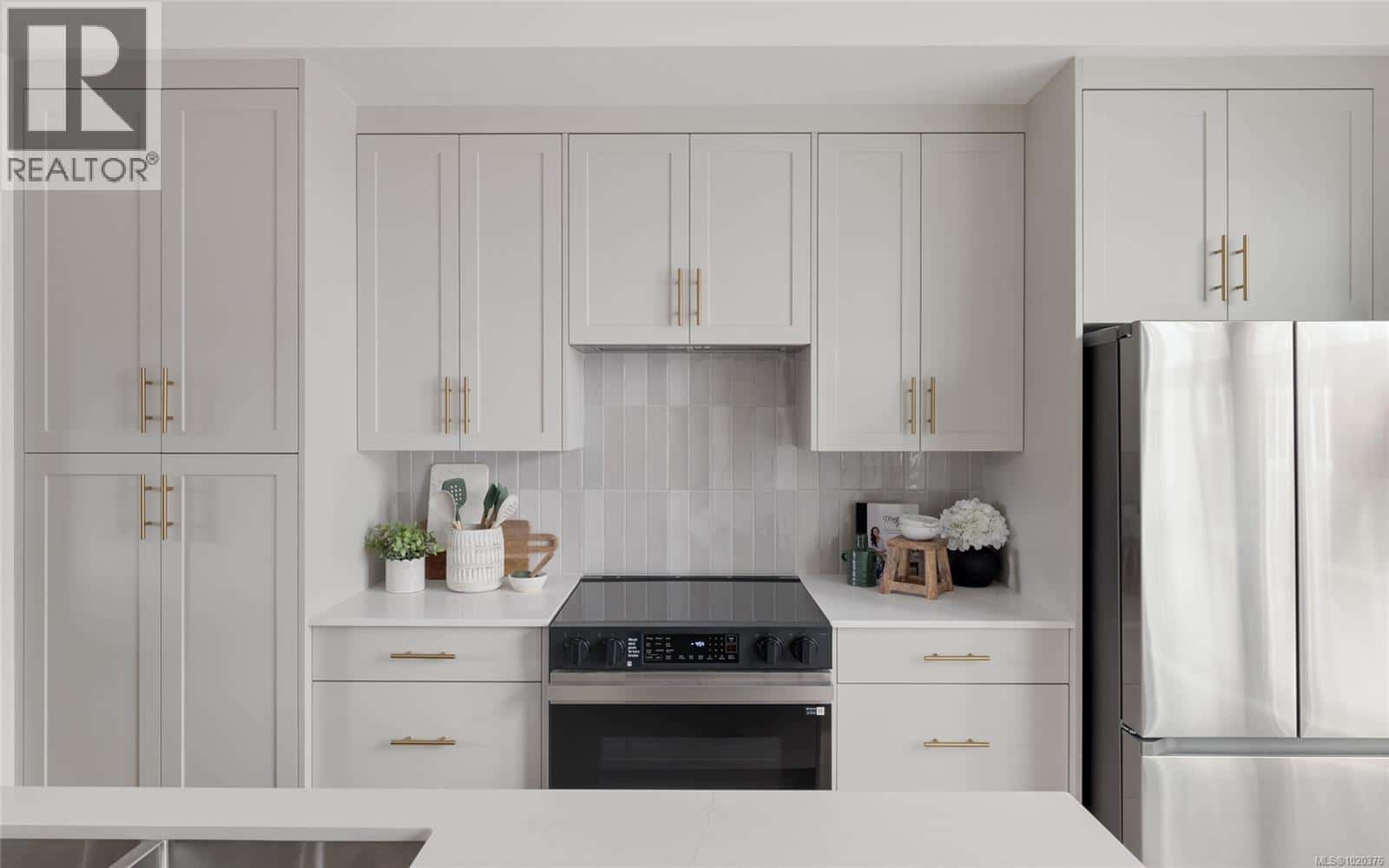 7 2538 Shelbourne St — Victoria - Photo 5 of 35