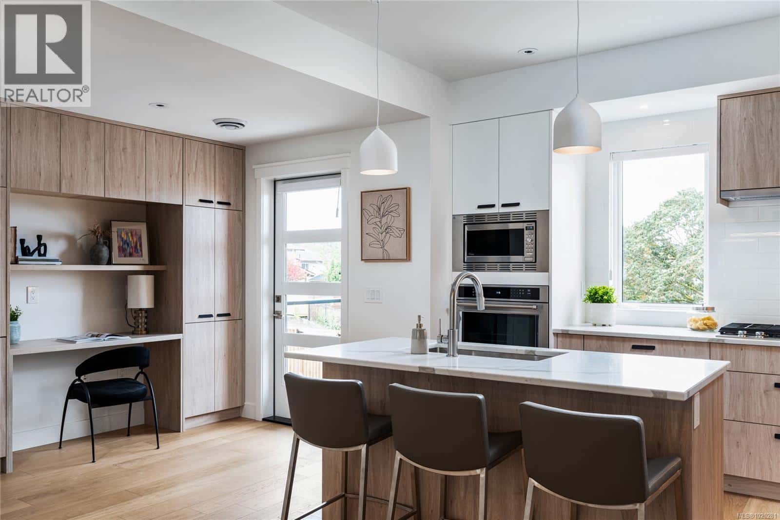 32 4253 Dieppe Rd — Saanich - Photo 4 of 43