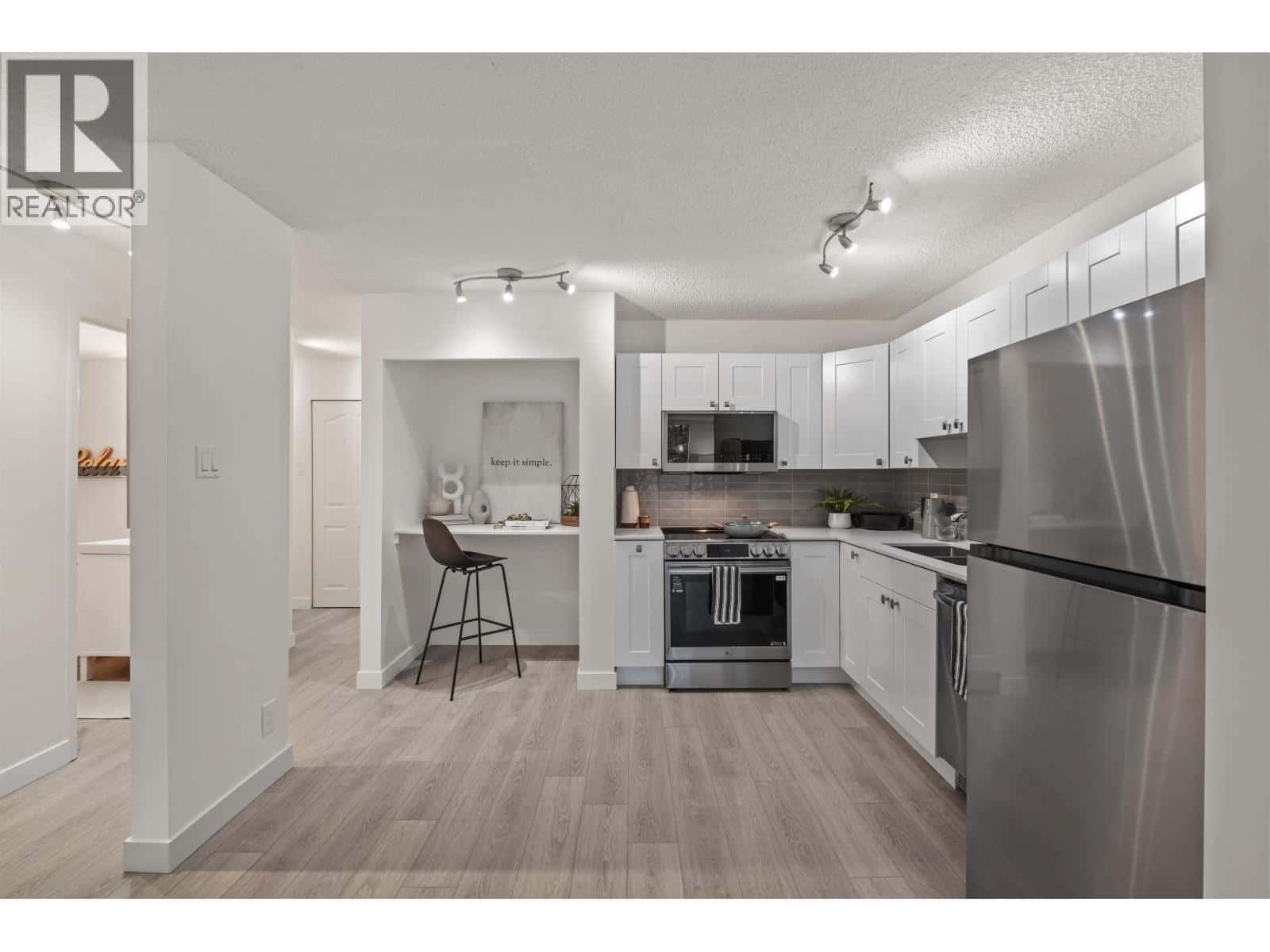 201 2012 FULLERTON AVENUE — North Vancouver - Photo 3 of 22