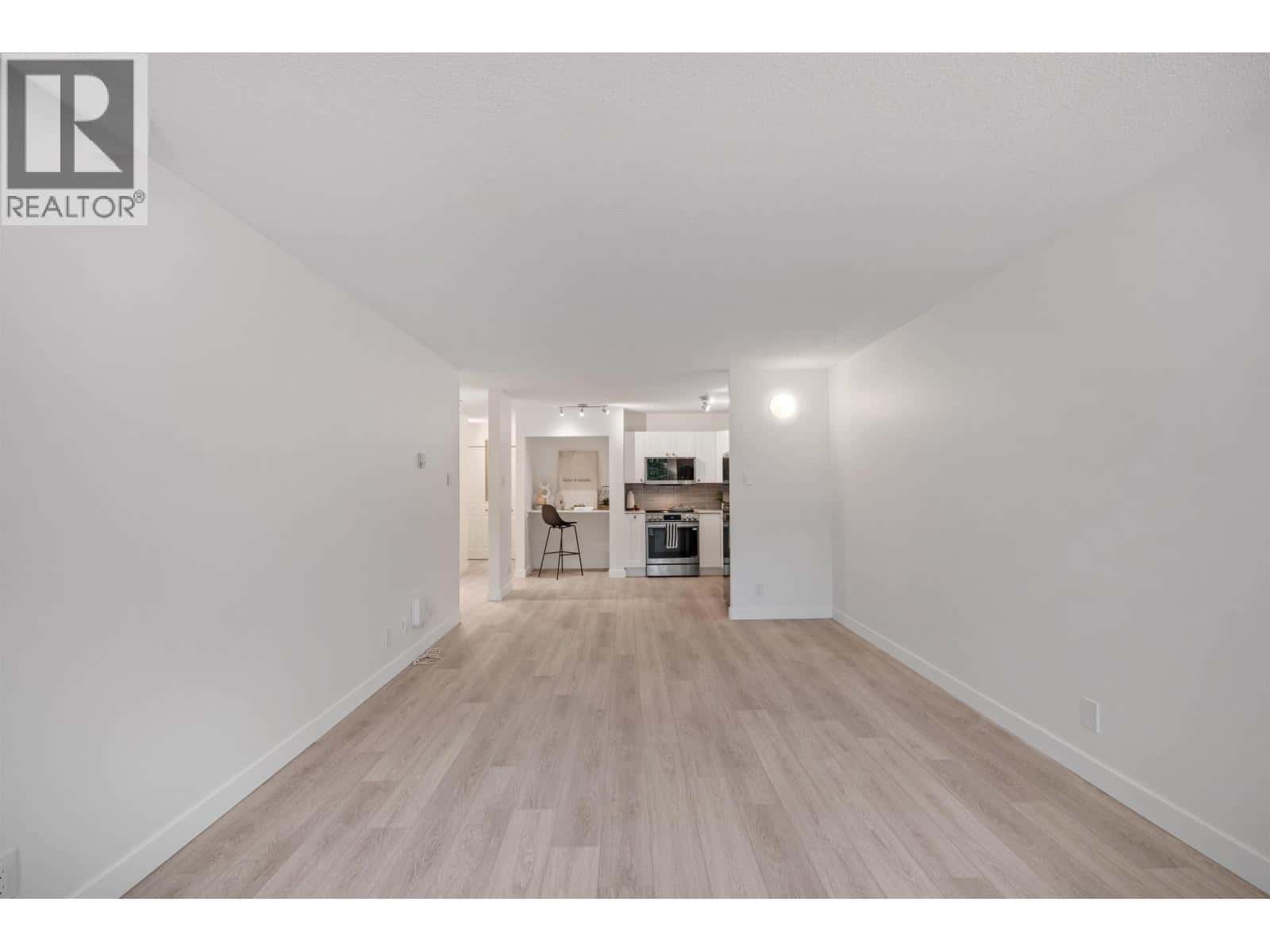 201 2012 FULLERTON AVENUE — North Vancouver - Photo 4 of 22