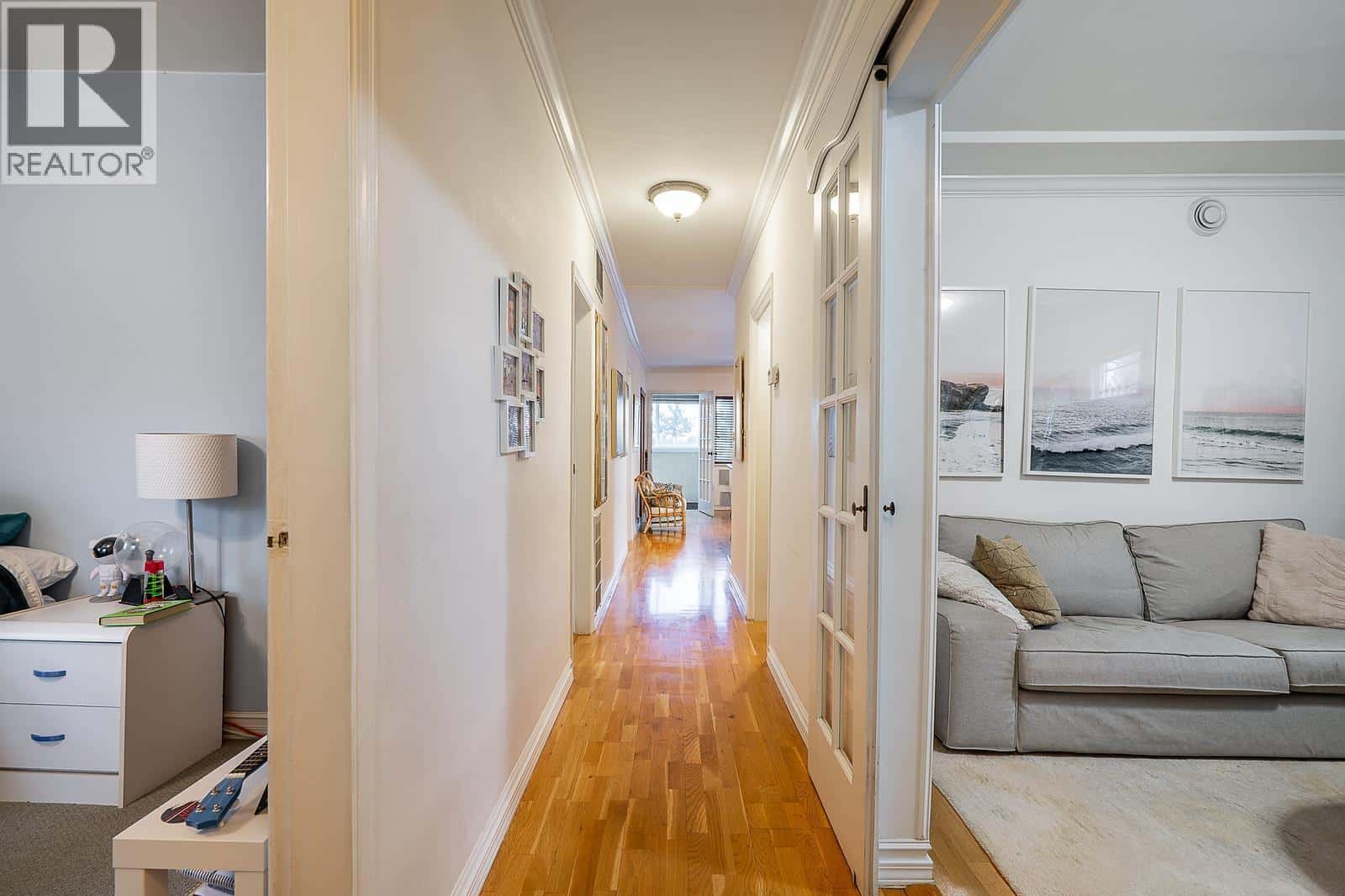 430 GARRETT STREET — New Westminster - Photo 3 of 40