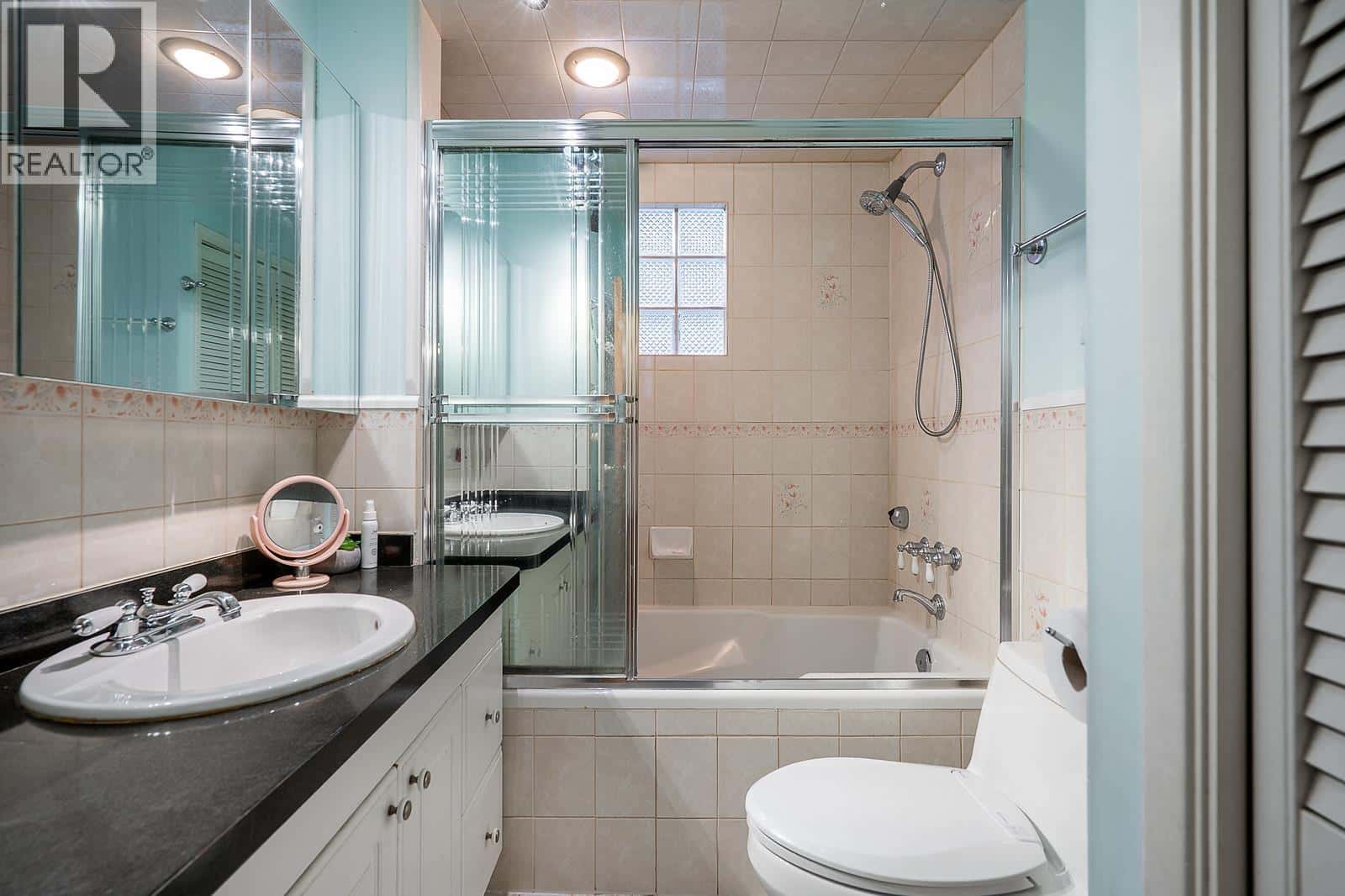 430 GARRETT STREET — New Westminster - Photo 5 of 40