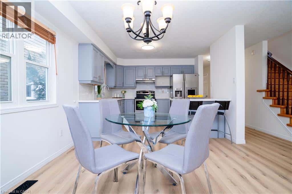 602 WINTERBERRY Avenue — Waterloo - Photo 4 of 31