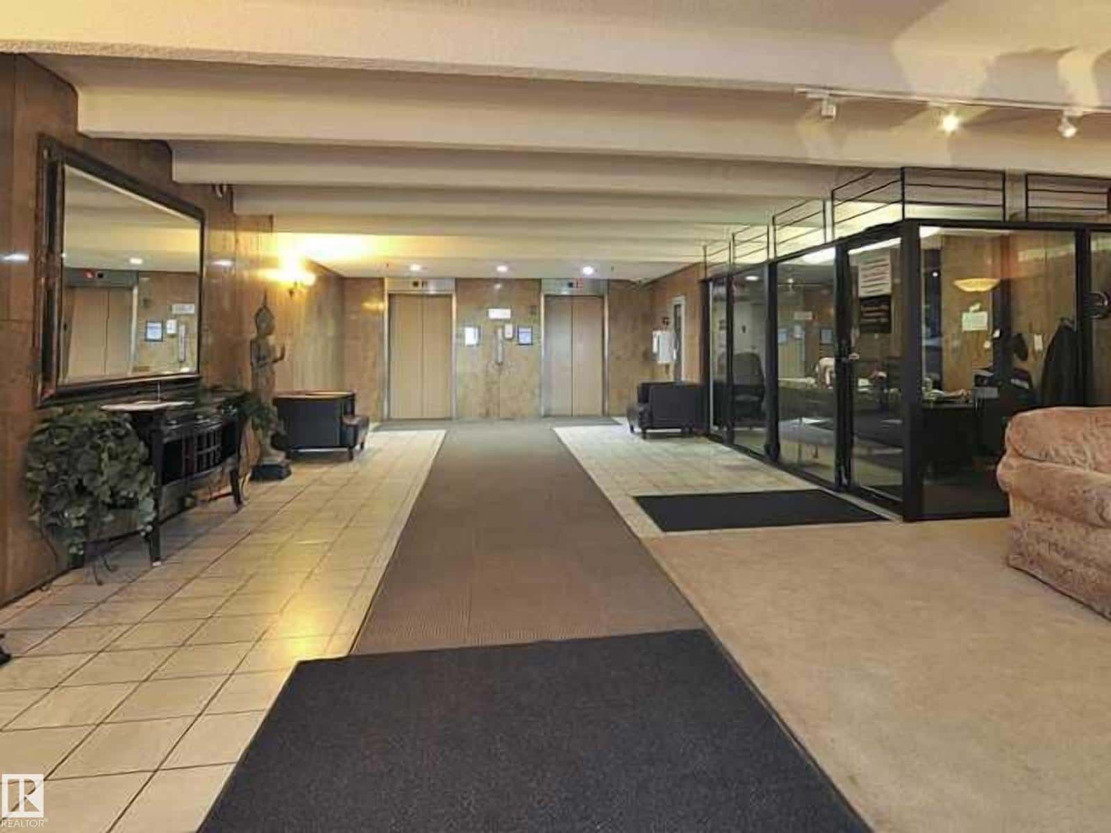 #1703 9918 101 ST NW — Edmonton - Photo 2 of 17