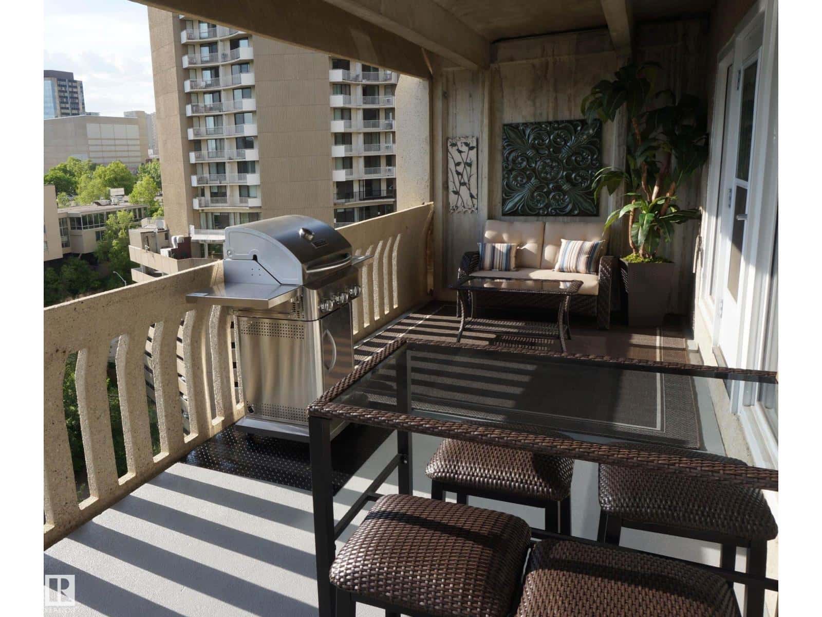 #1703 9918 101 ST NW — Edmonton - Photo 4 of 17