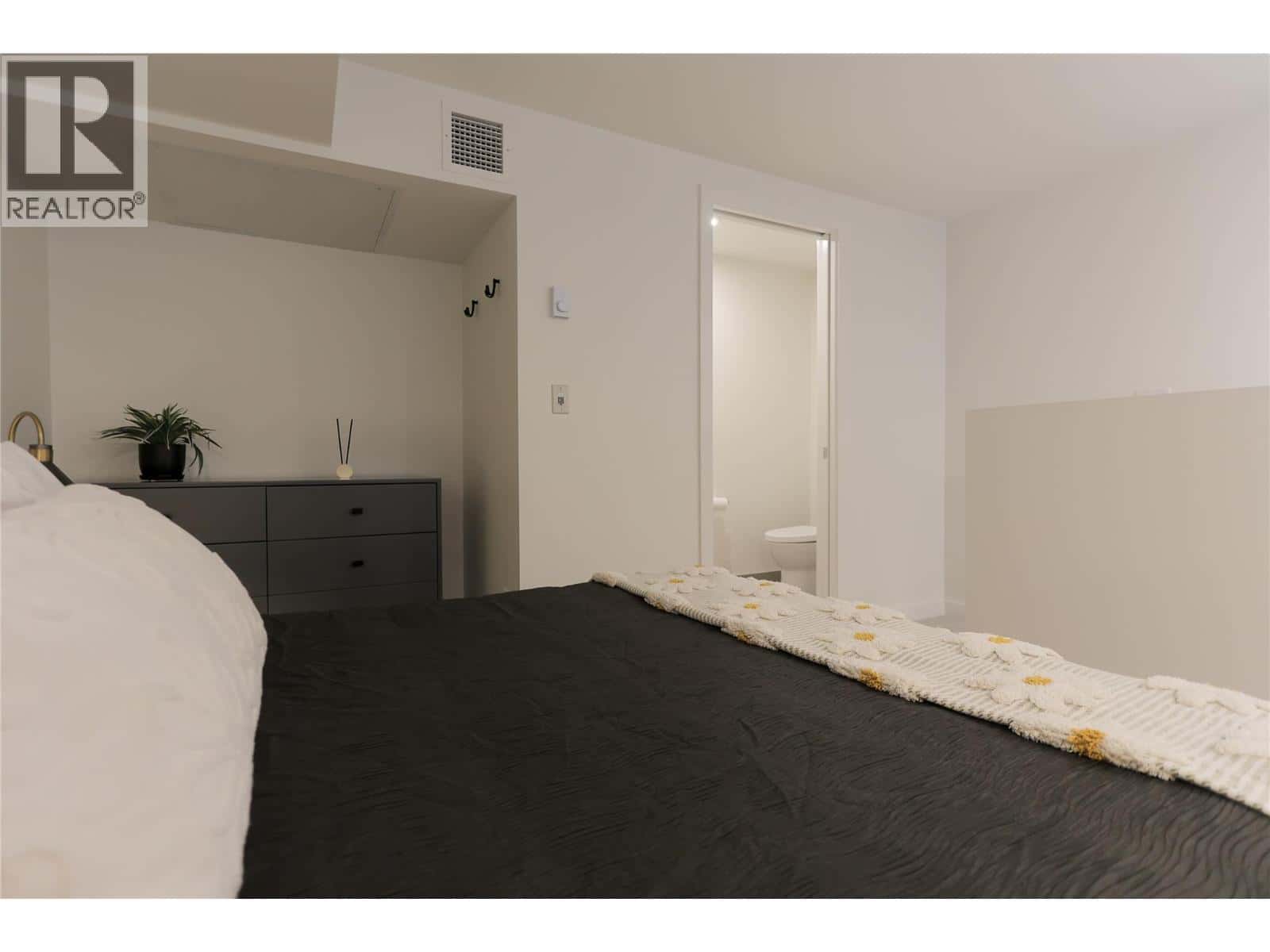 4280 Red Mountain Road Unit# 409 — Rossland, British Columbia - Photo 4 of 37