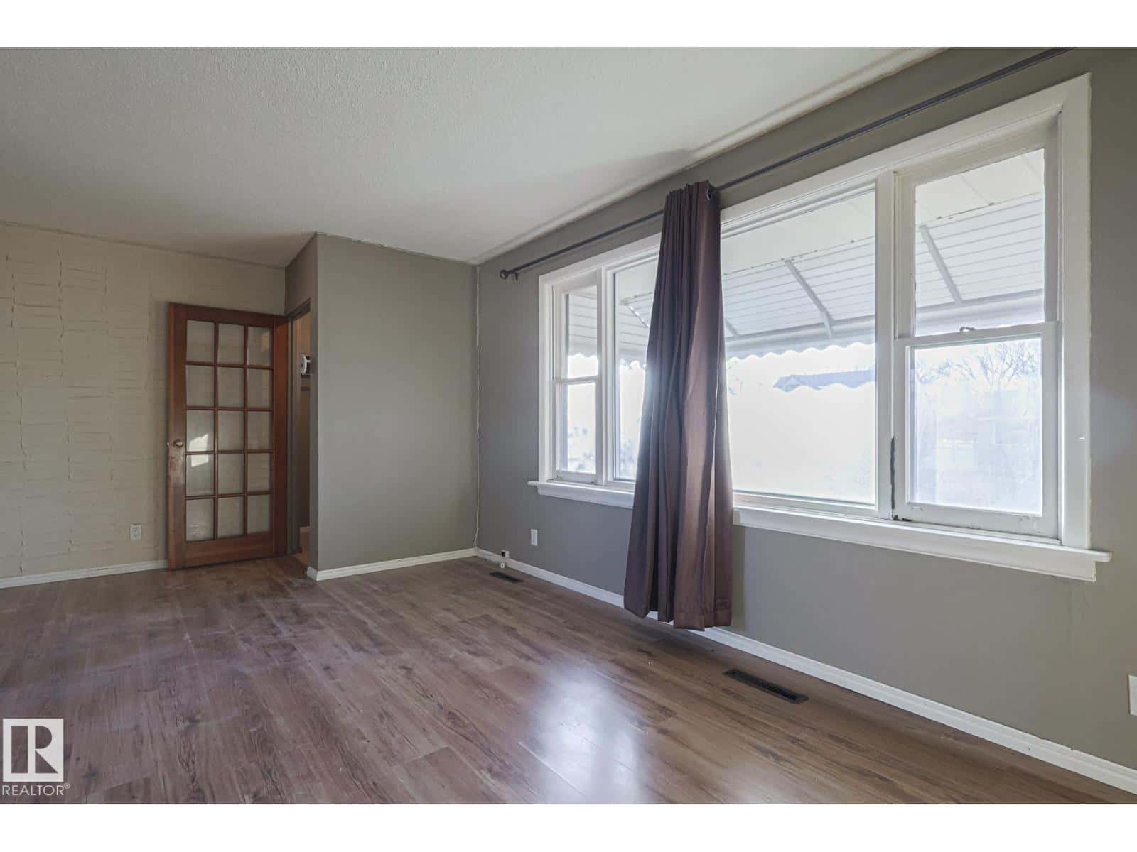 12029 50 ST NW — Edmonton - Photo 3 of 52