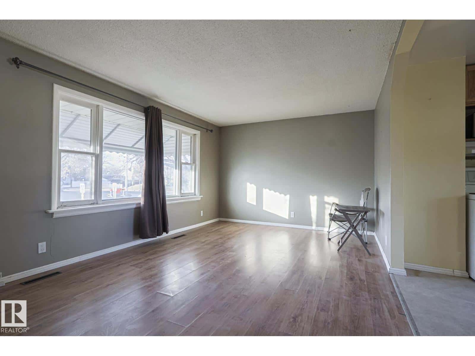 12029 50 ST NW — Edmonton - Photo 5 of 52