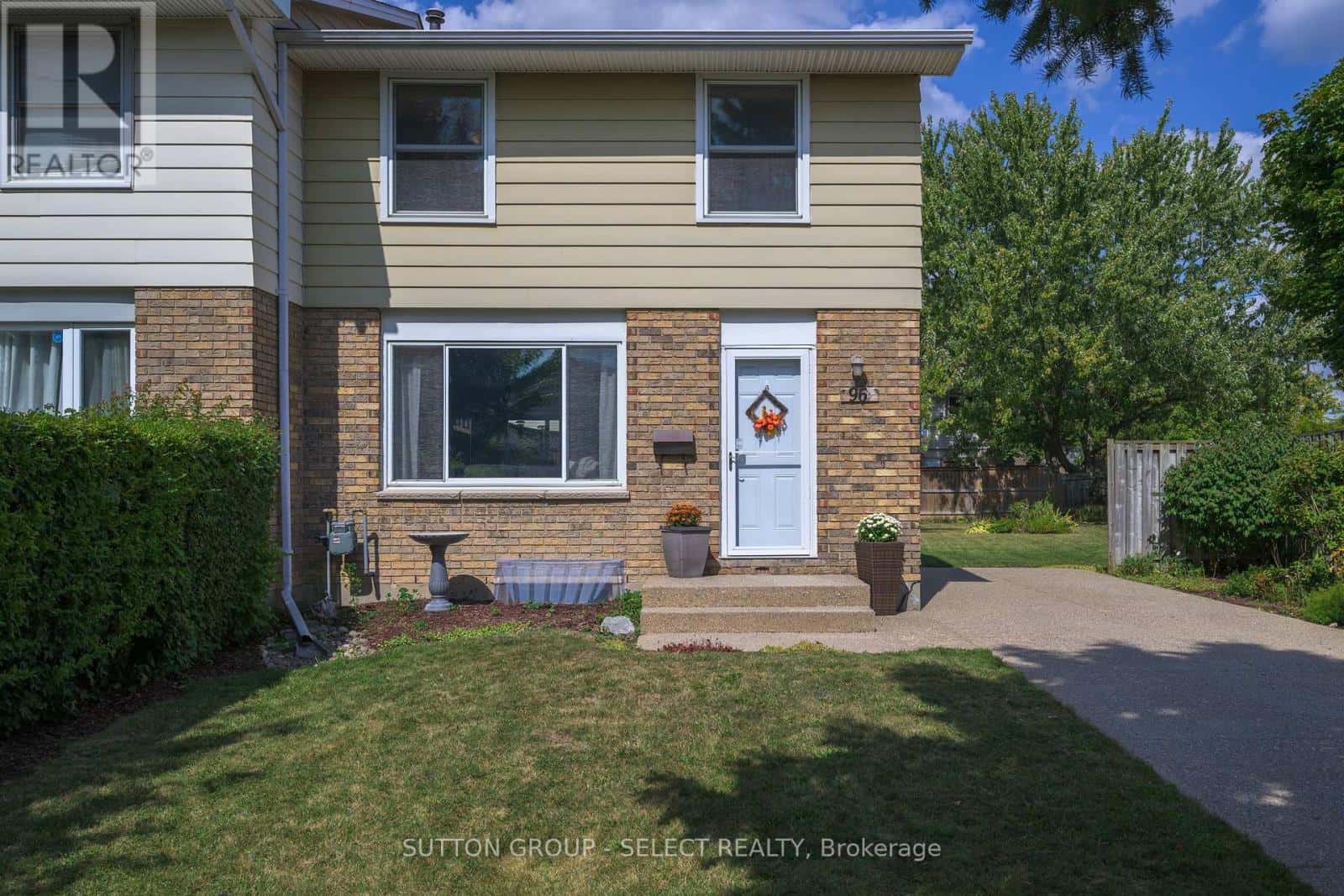 96 ELVIRA CRESCENT — London South (South X) - Photo 4 of 33