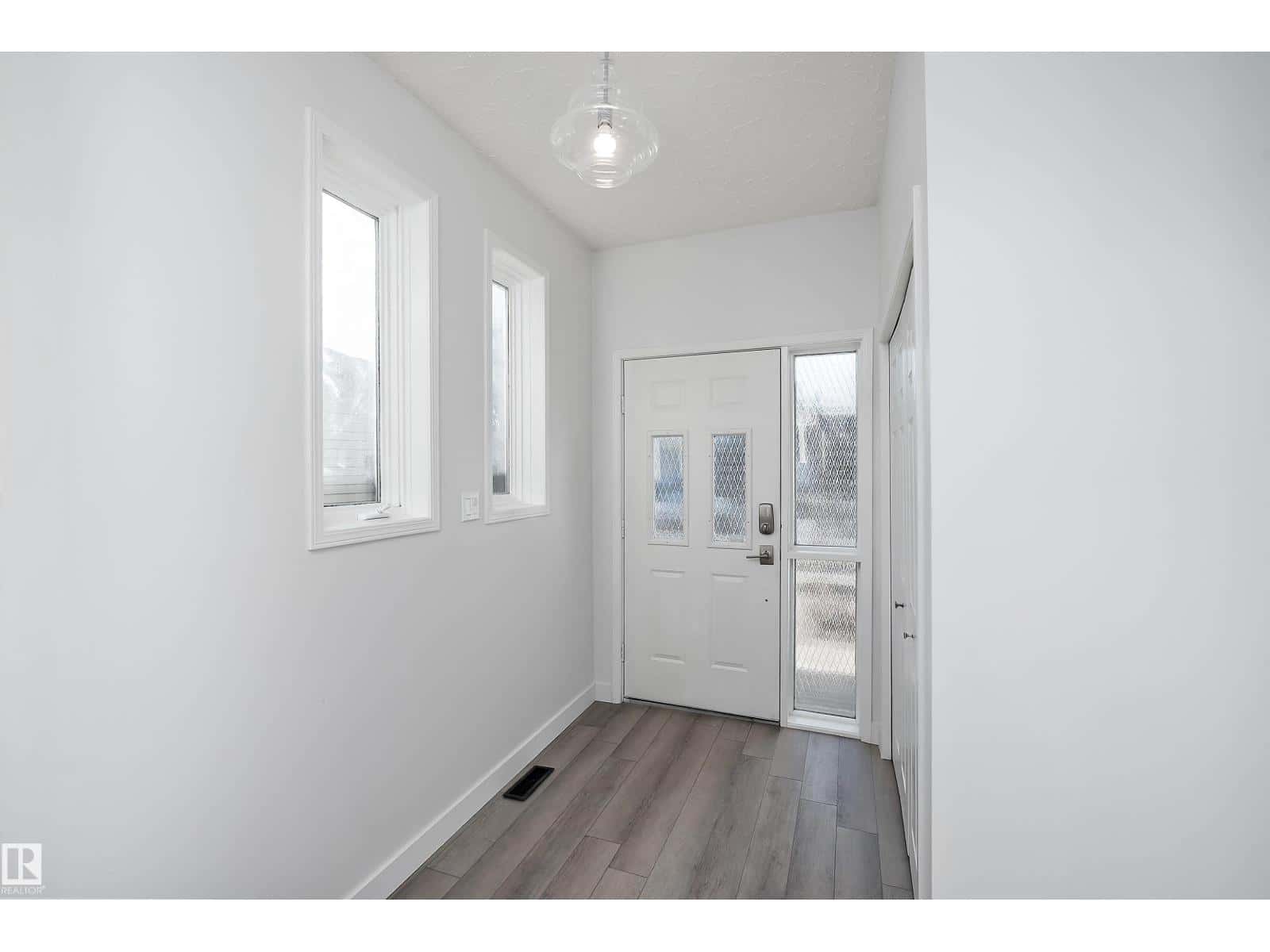 735 WELLS POINT LN — Sherwood Park - Photo 2 of 57