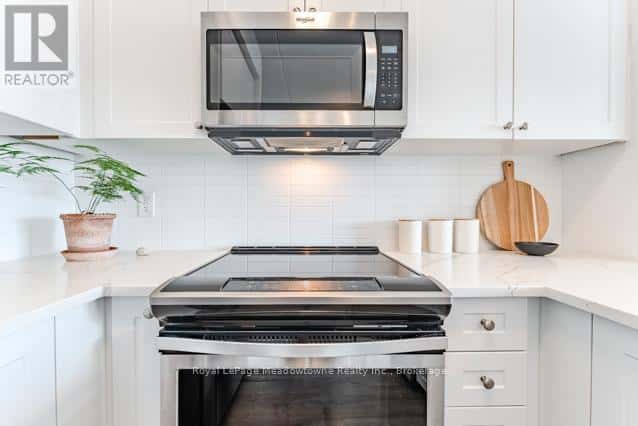 422 - 610 FARMSTEAD DRIVE — Milton (WI Willmott) - Photo 5 of 26