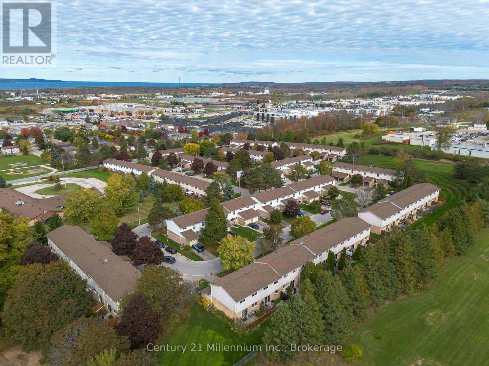 62 - 62 LAURIE CRESCENT — Owen Sound - Photo 3 of 33