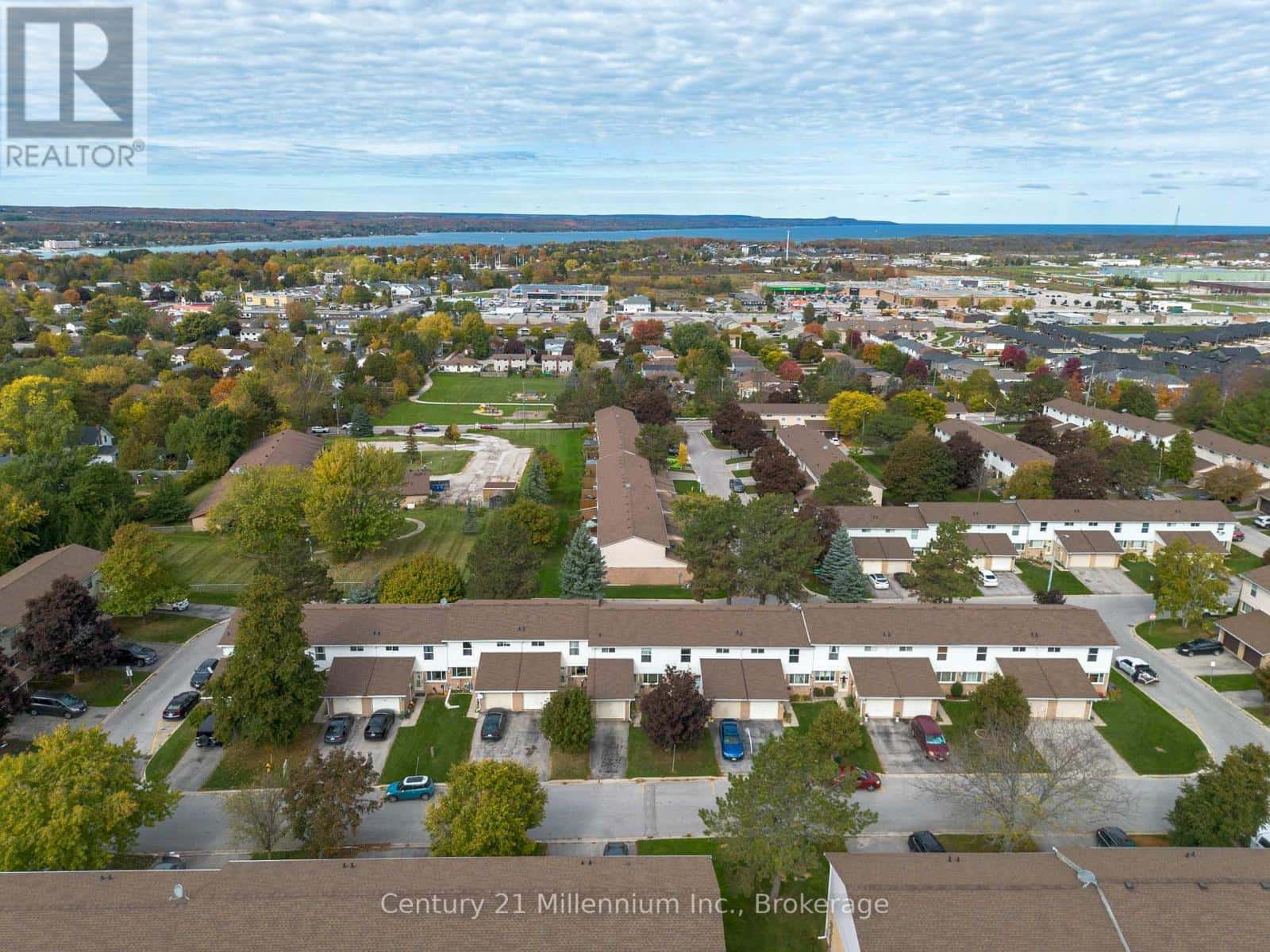 62 - 62 LAURIE CRESCENT — Owen Sound - Photo 4 of 33