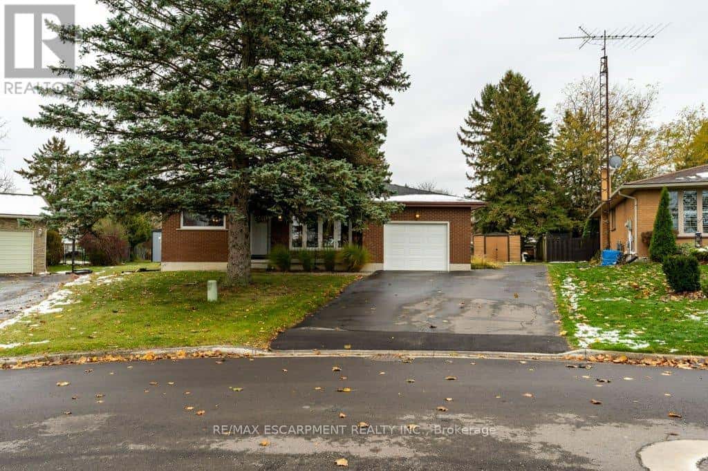 14 ORCHARD CRESCENT — Norfolk (Waterford), Ontario - Photo 2 of 33