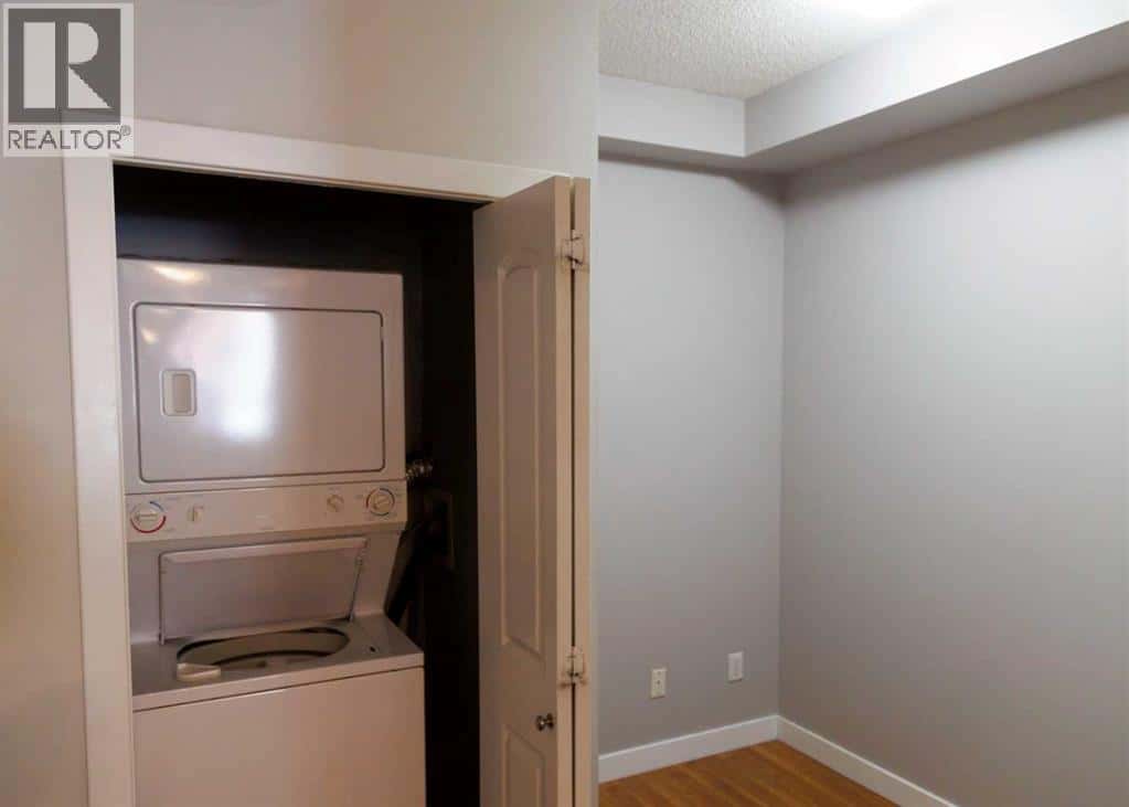 206, 323 18 Avenue SW — Calgary, Alberta - Photo 4 of 13