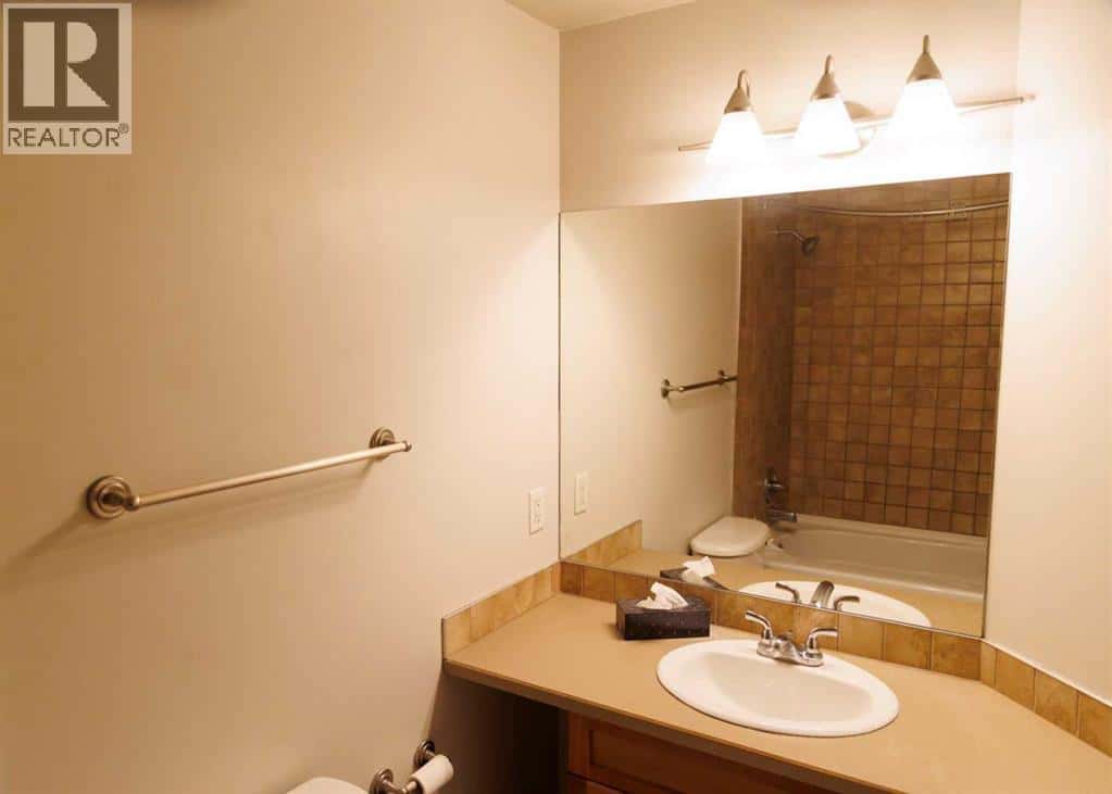 206, 323 18 Avenue SW — Calgary, Alberta - Photo 5 of 13