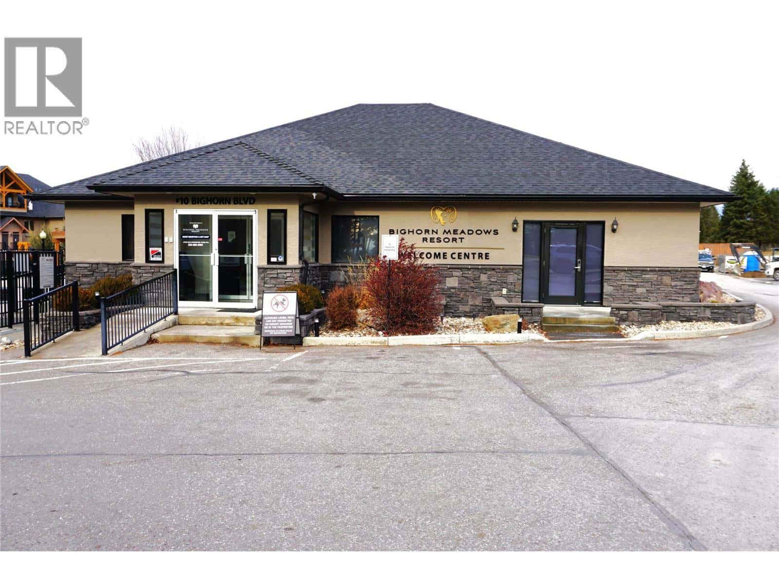 900 Bighorn Boulevard Unit# 931 Lot# 154 — Radium Hot Springs - Photo 3 of 9