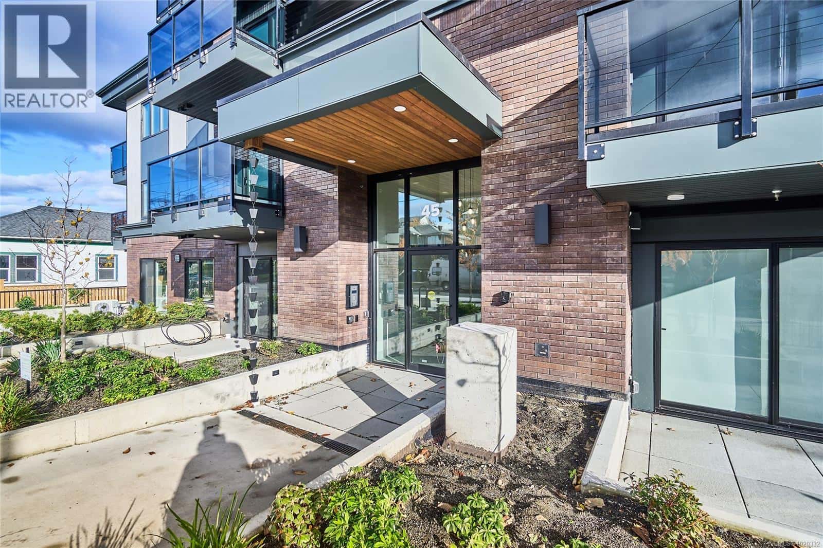 105 45 Haliburton St — Nanaimo - Photo 4 of 44