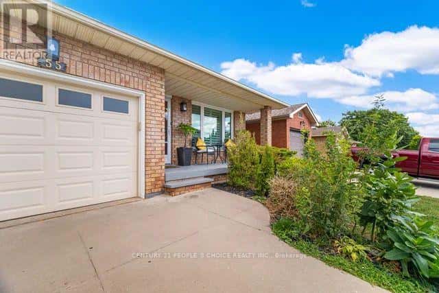 55 VINEBERG DRIVE — Hamilton (Chappel) - Photo 3 of 51