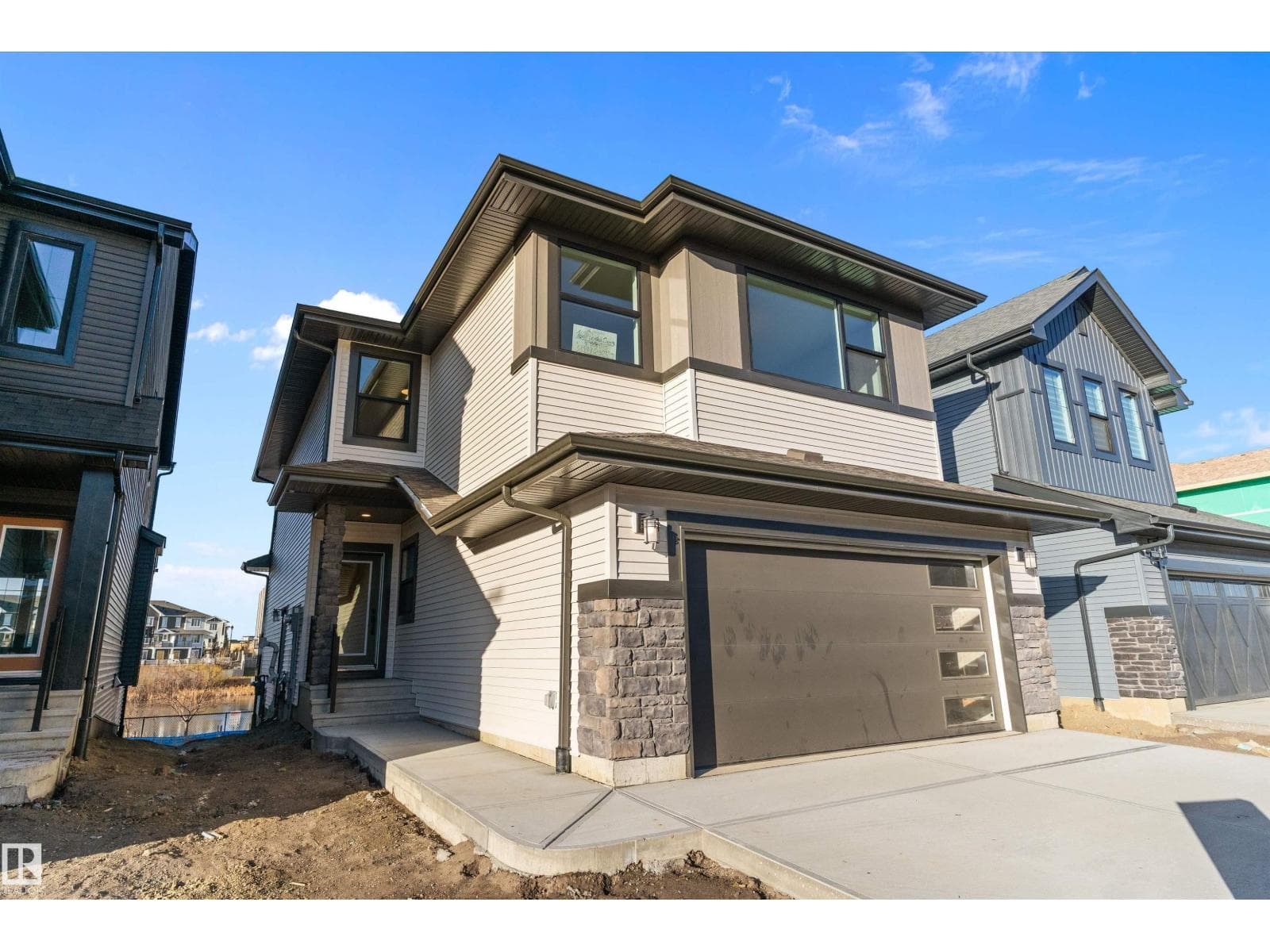 1084 Cristall Crescent SW — Edmonton - Main photo