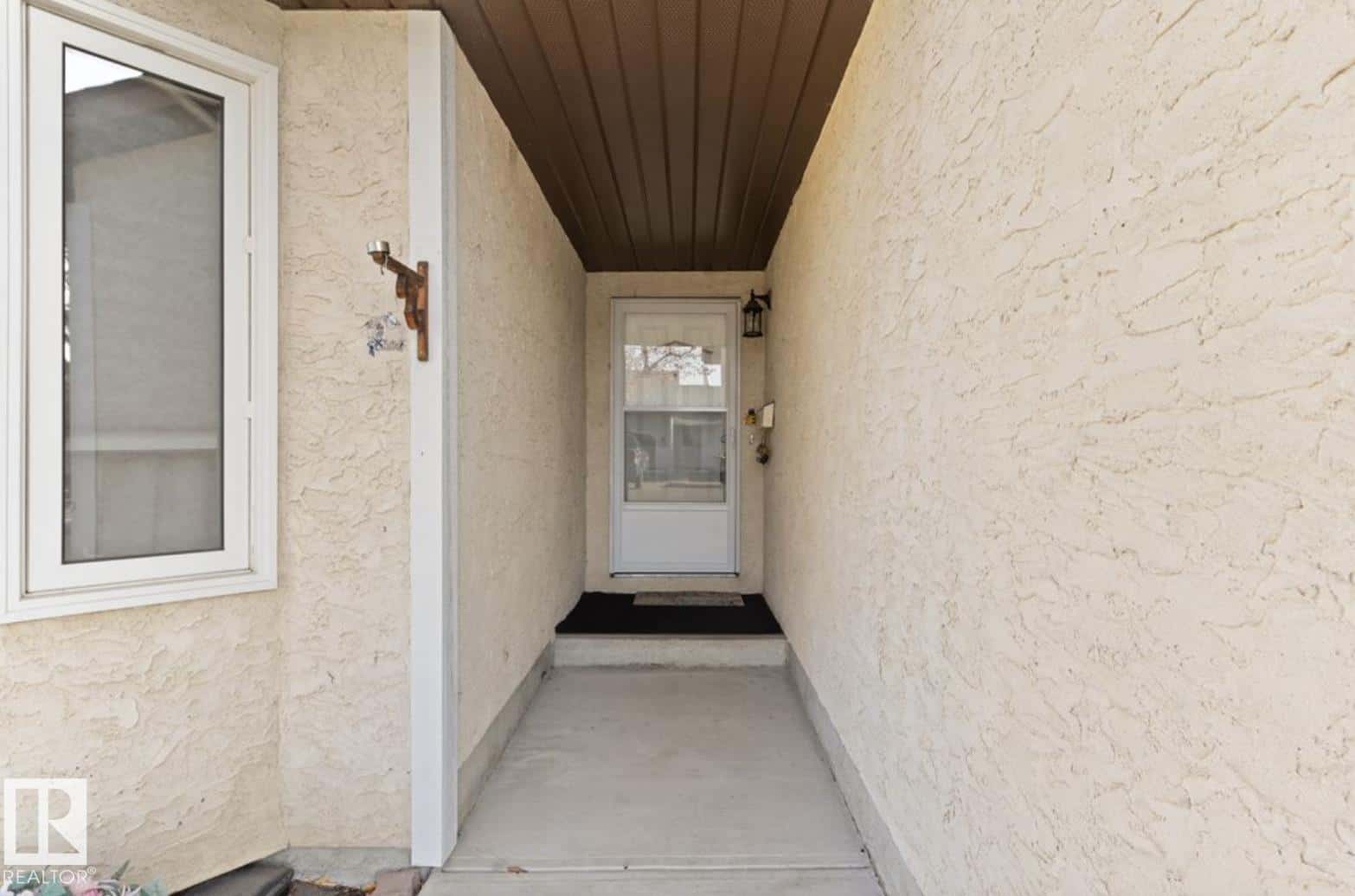 5763 189 Street NW — Edmonton - Photo 3 of 32