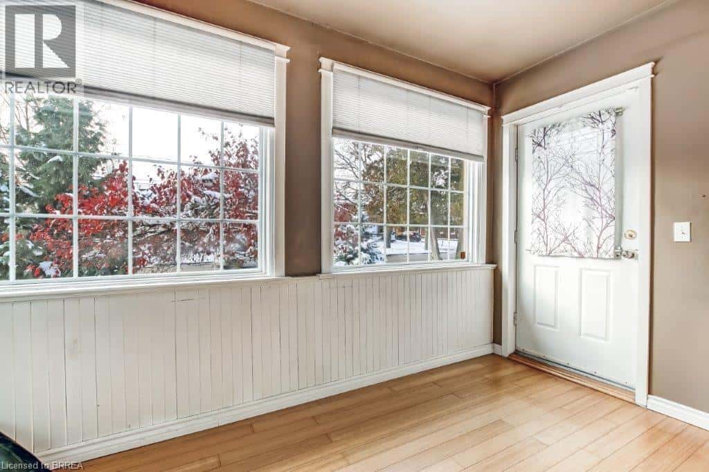 85 GRAND RIVER Avenue — Brantford - Photo 3 of 18